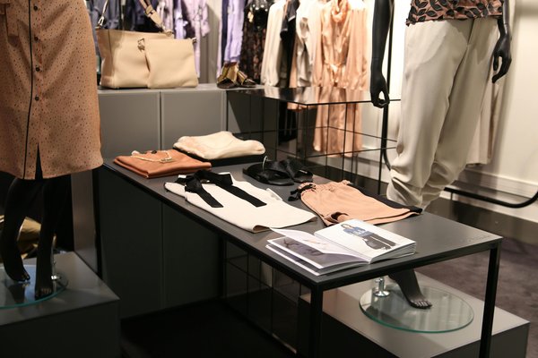 Quelles techniques de recyclage créatif pour donner une seconde vie aux vêtements ?